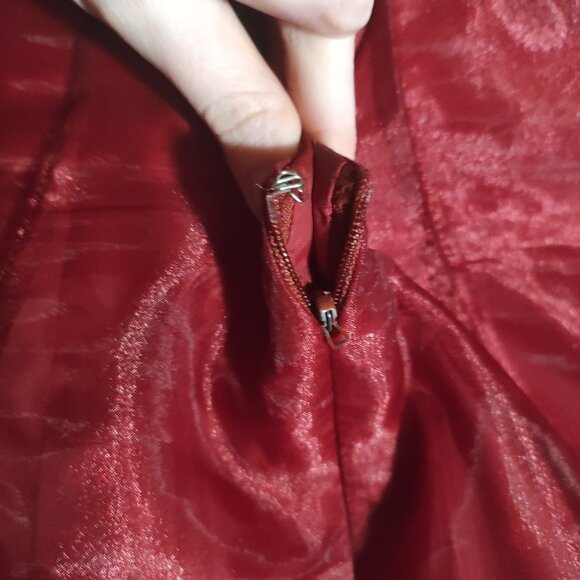 Morgan and Co by Linda Bernell Red/Maroon/Burgundy Prom/Formal Dress Size 13/14 - Picture 7 of 8